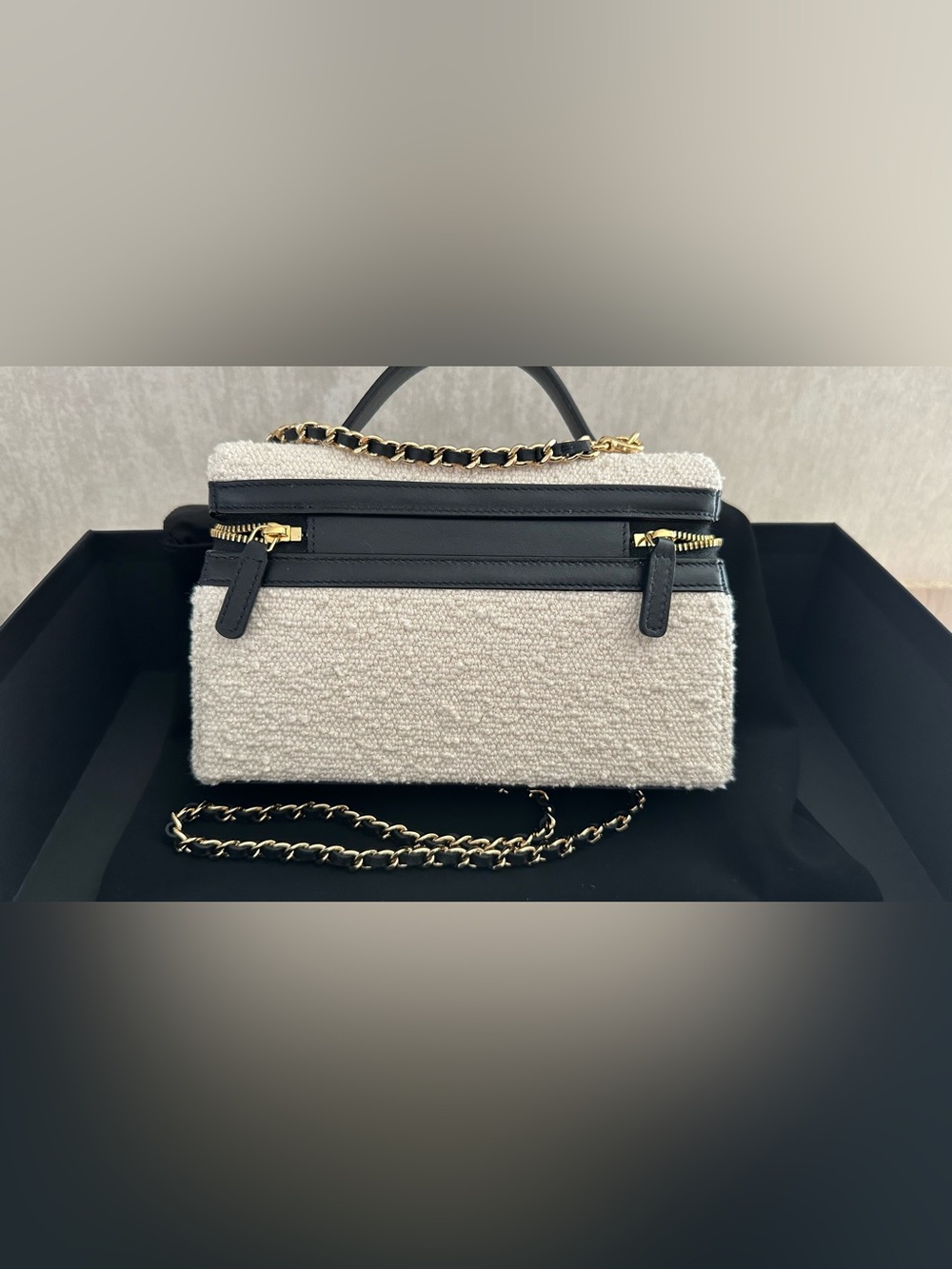 CHANEL Coco Beach 2026 Half Vanity Top-Handle Bag with Black Trim - Picture 7 of 13
